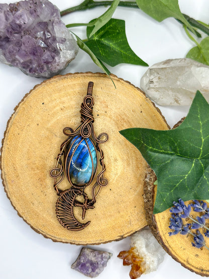 "Flashy Enchantment" Labradorite Pendant