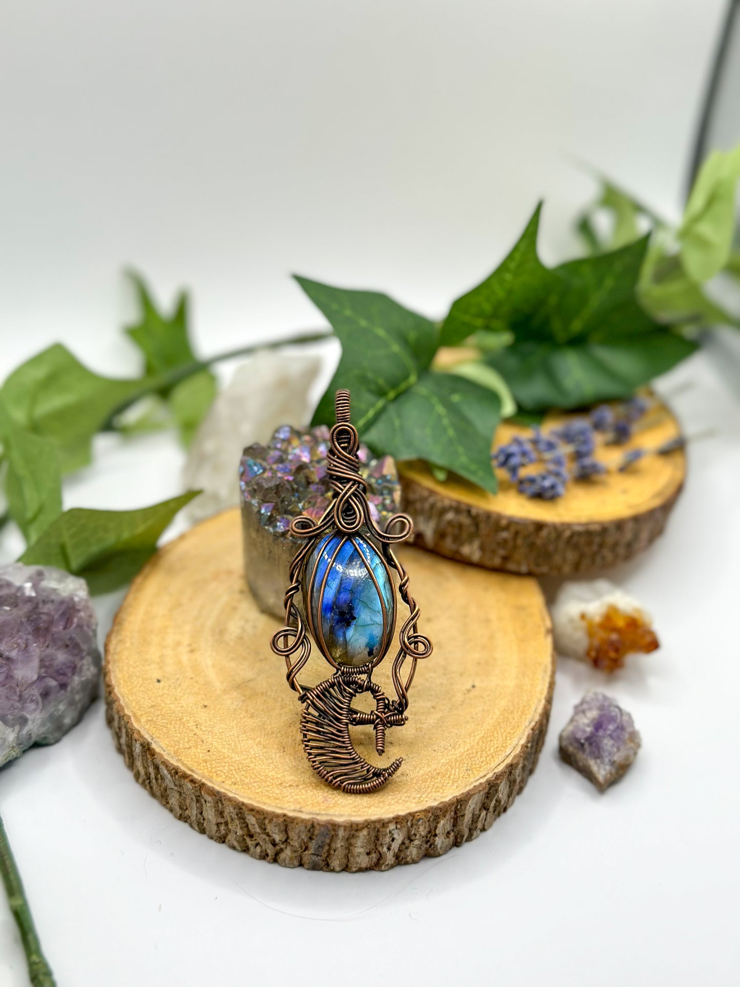 "Flashy Enchantment" Labradorite Pendant