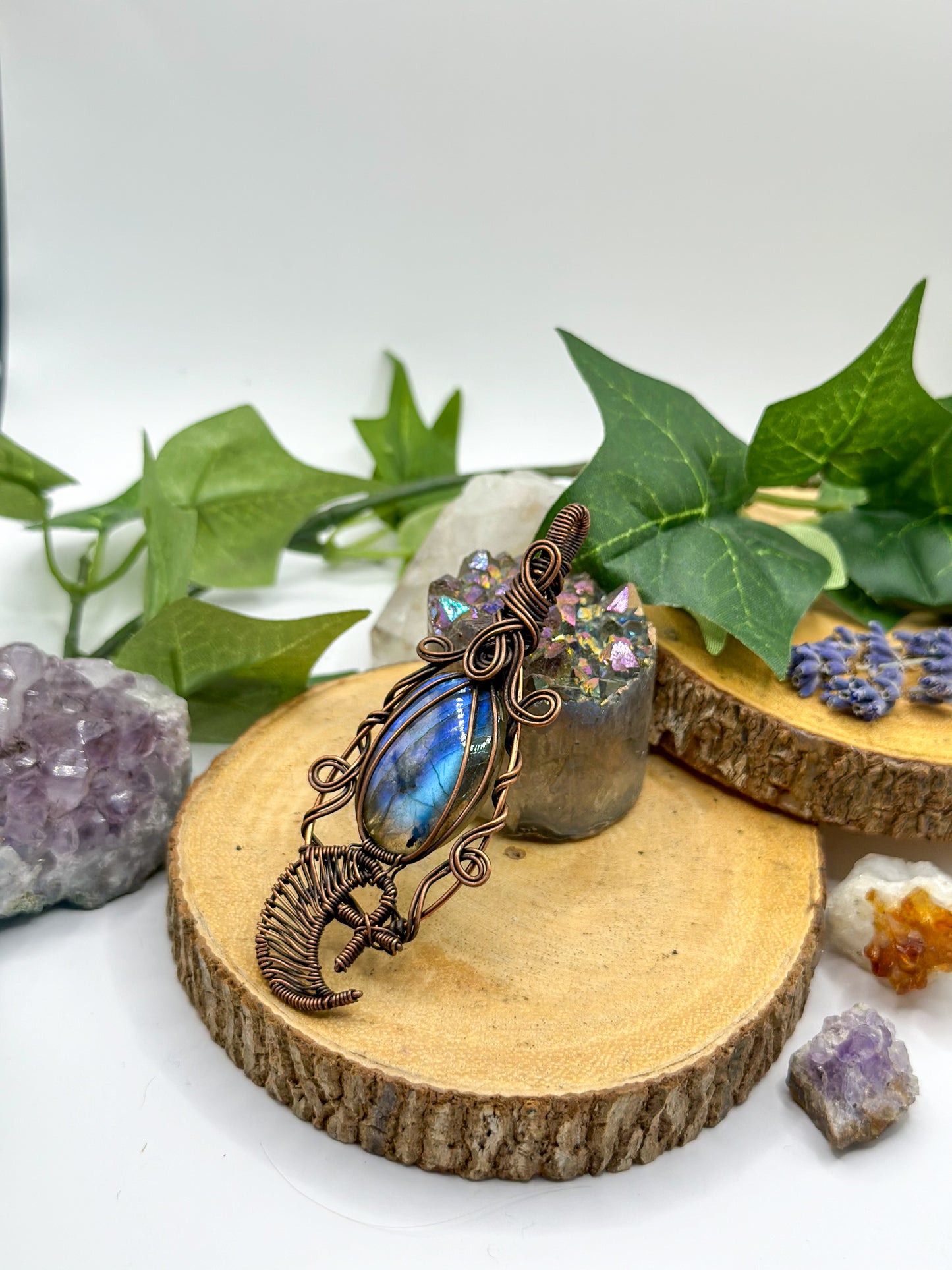 "Flashy Enchantment" Labradorite Pendant